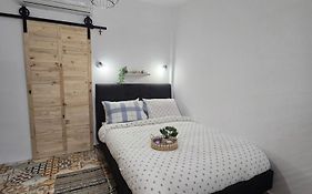 Kiki'S Comfort Stay In West Athens